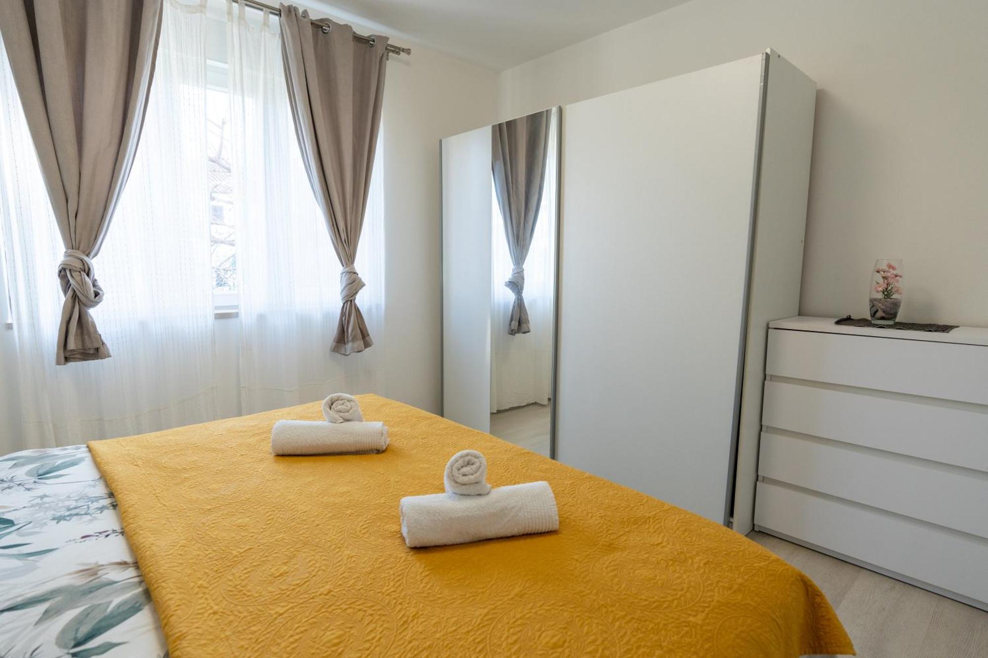 Two-Bedroom Apartment Rea In Rovinj Exterior foto